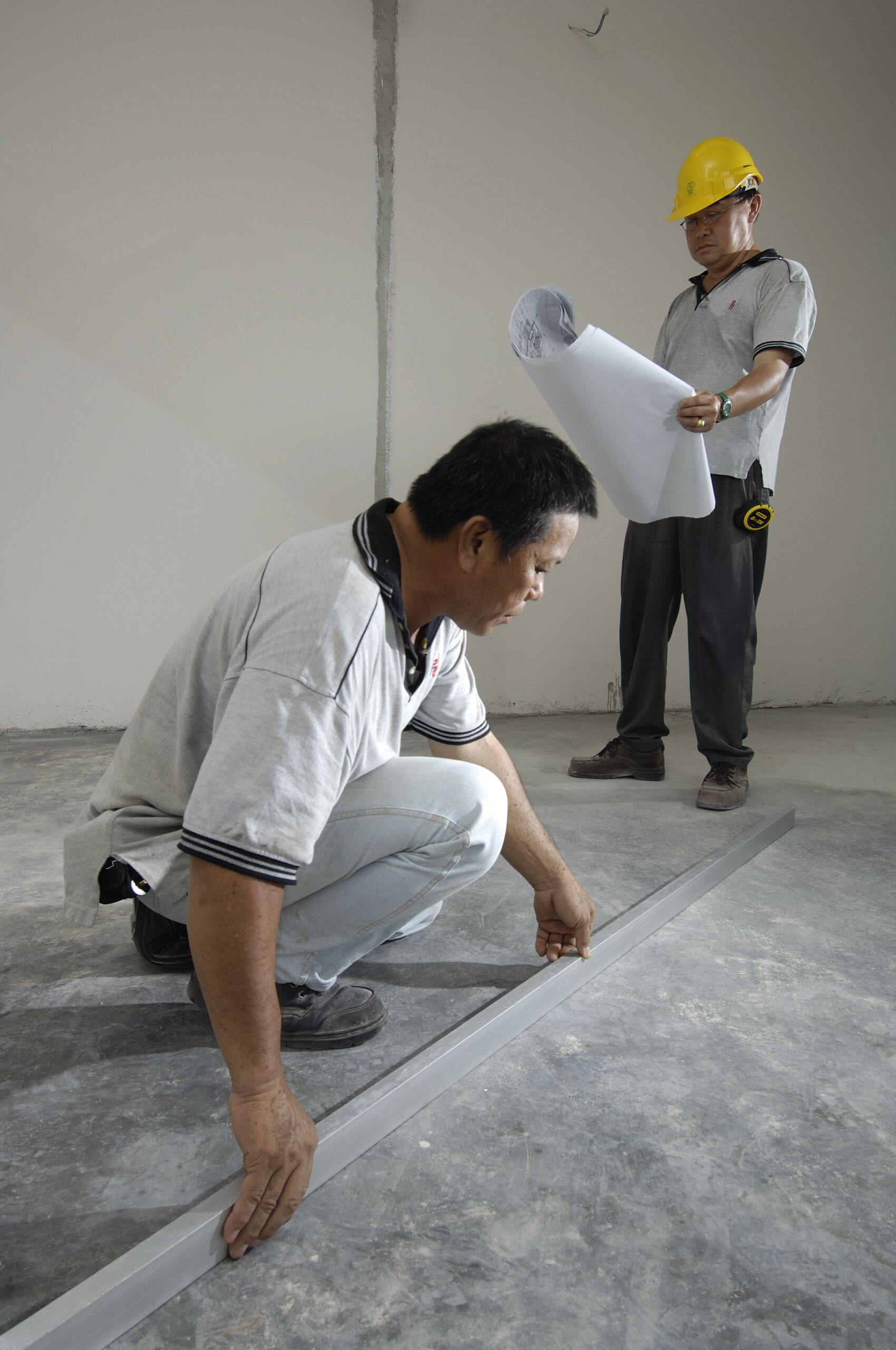 Step 1 – Surface Preparation: checking screed flatness